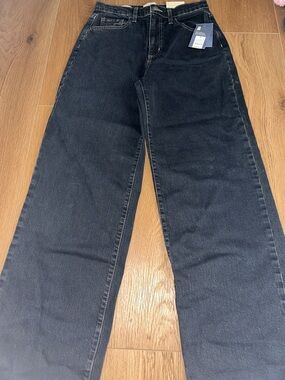 New with tags!  Universal Threads dark denim high rise wide leg jeans - size 4R